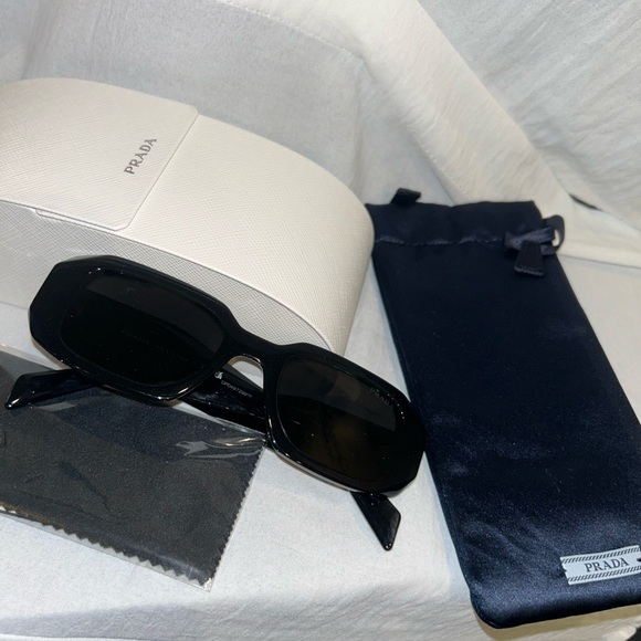 PRADA sunglasses - Picture 5 of 5